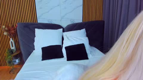 Snapshot of awww_ella chatting on 10, 2, 2025 Ella online show from 10, 2, 2025