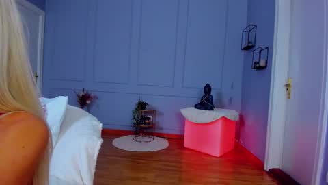 Ella online show from 25, 3, 2026