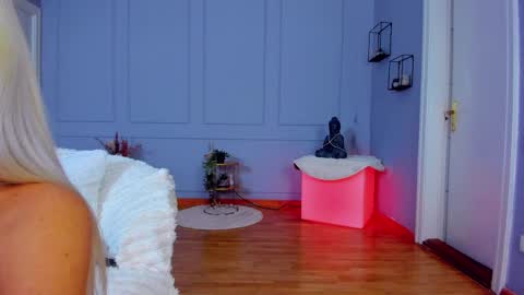 Ella online show from 19, 4, 2026