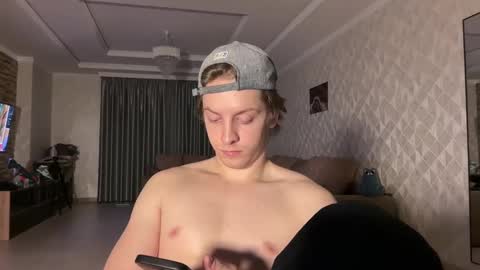 Snapshot of axaxax0axax chatting on 5, 3, 2025 TravisScott online show from 5, 3, 2025