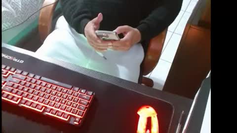 Snapshot of axel264 chatting on 1, 2, 2026 Alex online show from 1, 2, 2026