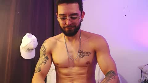 Independiente Model online show from 5, 11, 2025