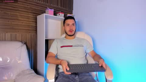 axel_grey_ online show from 1, 10, 2025
