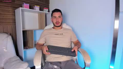 axel_grey_ online show from 4, 10, 2025