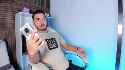 axel_grey_ online show from 9, 10, 2025