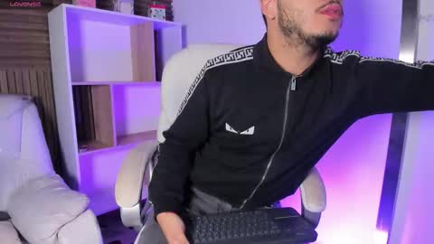 axel_grey_ online show from 10, 10, 2025