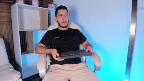 axel_grey_ online show from 12, 10, 2025