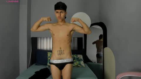 Snapshot of axel_mendoza_ chatting on 4, 6, 2026 A X E L online show from 4, 6, 2026