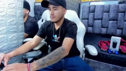 Axell Cross2 online show from 26, 2, 2025