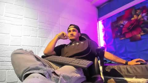 Axell Cross2 online show from 6, 10, 2025