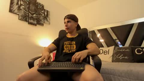 Snapshot of axelmartinezz chatting on 22, 4, 2026 axelmartinezz online show from 22, 4, 2026