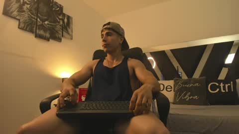 Snapshot of axelmartinezz chatting on 5, 5, 2026 axelmartinezz online show from 5, 5, 2026