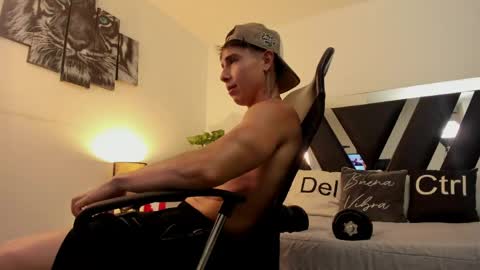 Snapshot of axelmartinezz chatting on 6, 5, 2026 axelmartinezz online show from 6, 5, 2026