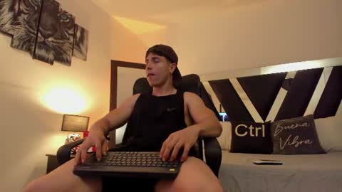 Snapshot of axelmartinezz chatting on 19, 6, 2026 axelmartinezz online show from 19, 6, 2026