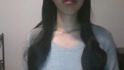 Snapshot of axuepetitt chatting on 17, 12, 2024 axue online show from 17, 12, 2024