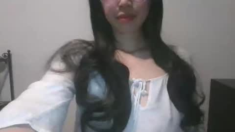 Snapshot of axuepetitt chatting on 21, 12, 2024 axue online show from 21, 12, 2024