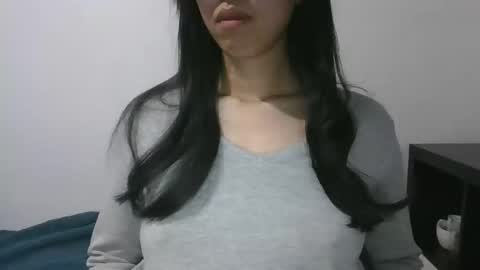 Snapshot of axuepetitt chatting on 28, 2, 2025 axue online show from 28, 2, 2025