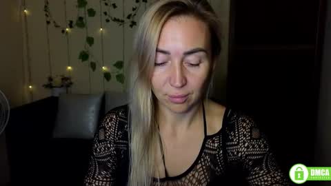 Snapshot of ay_kiss_jully chatting on 4, 10, 2025 Jully online show from 4, 10, 2025