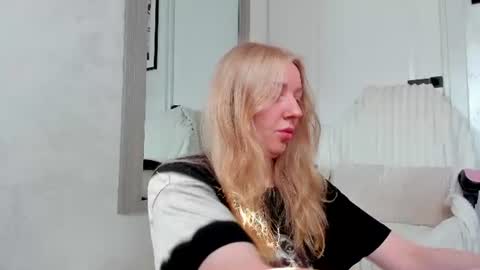 Snapshot of ayaye_ chatting on 9, 6, 2026 SundyRose online show from 9, 6, 2026