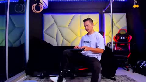 Ayden Miller online show from 26, 11, 2025