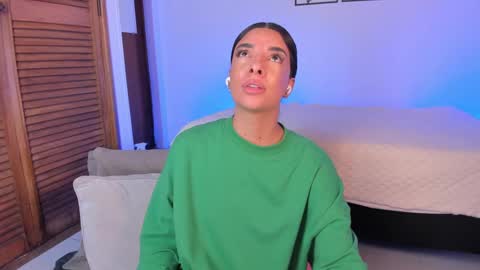 Snapshot of aylinnzambrano_ chatting on 5, 10, 2025 Aylin online show from 5, 10, 2025