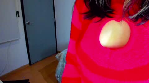 Snapshot of azu_moure chatting on 24, 12, 2024 Azu Moure online show from 24, 12, 2024