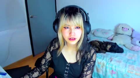 Snapshot of azu_moure chatting on 14, 1, 2025 Azu Moure online show from 14, 1, 2025