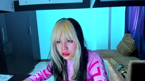 Snapshot of azu_moure chatting on 2, 2, 2025 Azu Moure online show from 2, 2, 2025