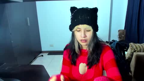 Snapshot of azu_moure chatting on 21, 2, 2025 Azu Moure online show from 21, 2, 2025