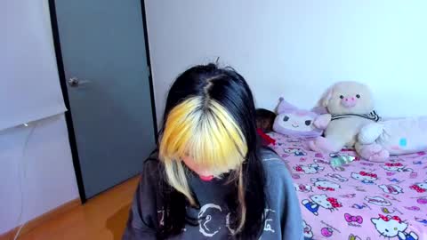 Snapshot of azu_moure chatting on 25, 2, 2025 Azu Moure online show from 25, 2, 2025