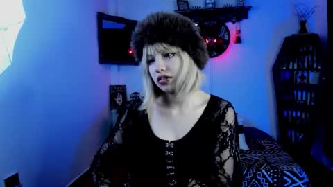 Azu Moure online show from 16, 10, 2025