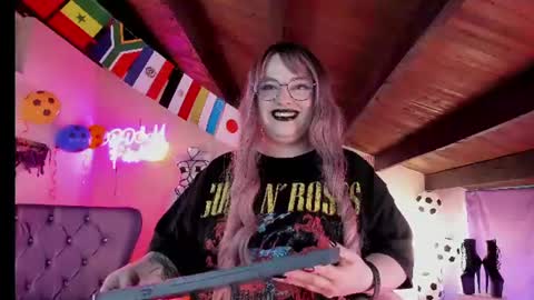 Azucena Suency online show from 18, 6, 2026