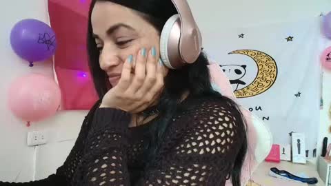 Azucena R online show from 11, 5, 2026