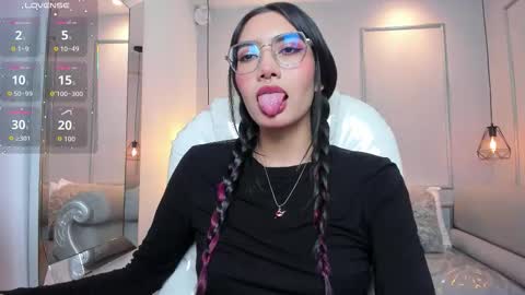 Azura online show from 6, 11, 2025