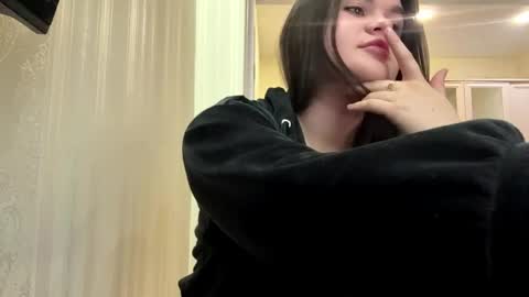 Snapshot of azzieyerbich chatting on 17, 4, 2026 Elara online show from 17, 4, 2026