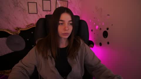 Snapshot of babe_dollie chatting on 27, 4, 2026 Babe online show from 27, 4, 2026