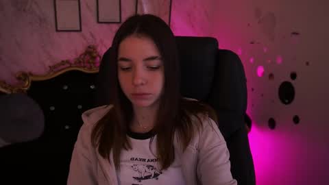 Snapshot of babe_dollie chatting on 28, 4, 2026 Babe online show from 28, 4, 2026