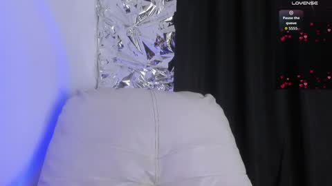 Queen B online show from 25, 10, 2025