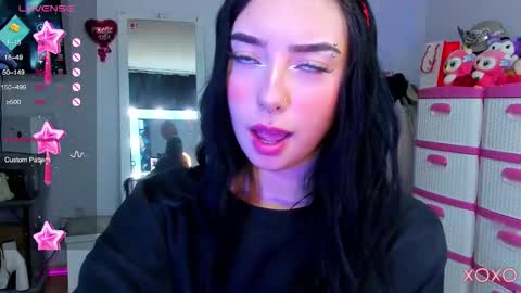 Snapshot of baby_lily1 chatting on 11, 9, 2025 lily online show from 11, 9, 2025