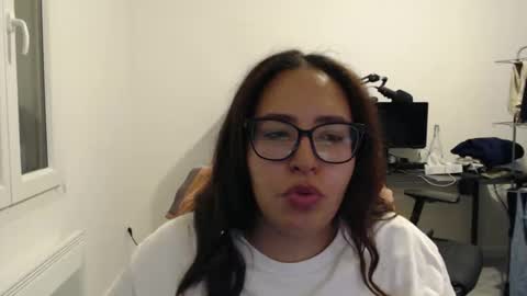 Snapshot of babyy_l chatting on 12, 10, 2025 Baby girl online show from 12, 10, 2025