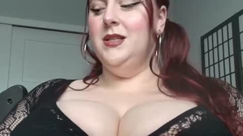 Snapshot of bambixxlynn chatting on 8, 7, 2026 bambixxlynn online show from 8, 7, 2026