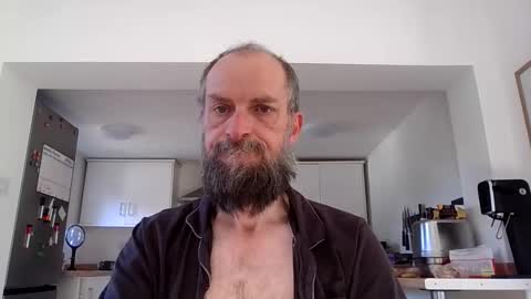 Snapshot of basiccamguy chatting on 26, 5, 2026 basiccamguy online show from 26, 5, 2026