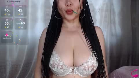 Snapshot of batari_giya chatting on 3, 11, 2025 Lara online show from 3, 11, 2025