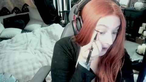 Snapshot of batstarial chatting on 5, 12, 2025 Audrey online show from 5, 12, 2025