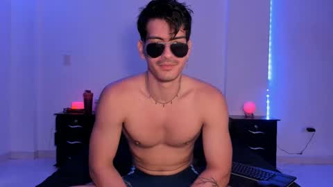Snapshot of bbbeachboy chatting on 4, 1, 2025 Valentino online show from 4, 1, 2025