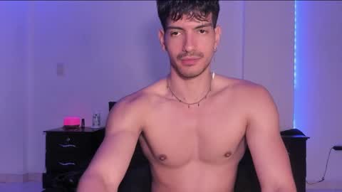 Snapshot of bbbeachboy chatting on 12, 2, 2025 Valentino online show from 12, 2, 2025