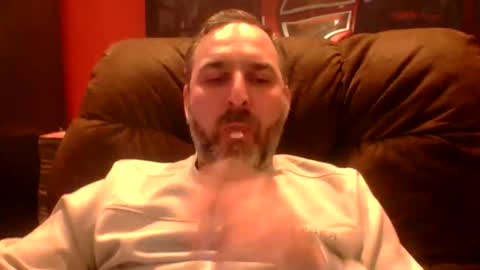 Snapshot of beardedambition chatting on 19, 4, 2026 beardedambition online show from 19, 4, 2026