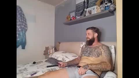 Snapshot of beardedtattedguy chatting on 17, 9, 2025 beardedtattedguy online show from 17, 9, 2025