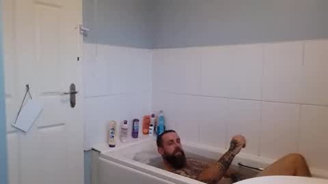 Snapshot of beardedtattedguy chatting on 18, 9, 2025 beardedtattedguy online show from 18, 9, 2025