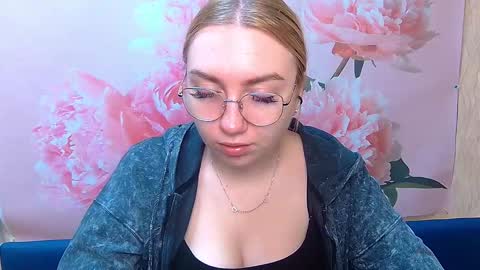 Snapshot of beatriceflyy chatting on 15, 9, 2025 BeatriceFlyy online show from 15, 9, 2025